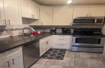 Nice kitchen newer refrigeratoor
