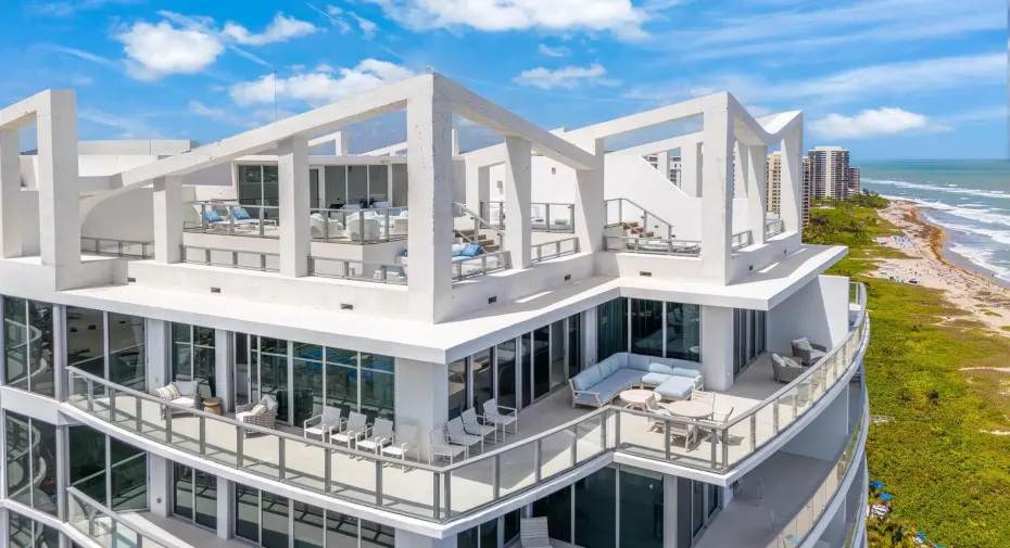 Penthouse 2-story South East Corner