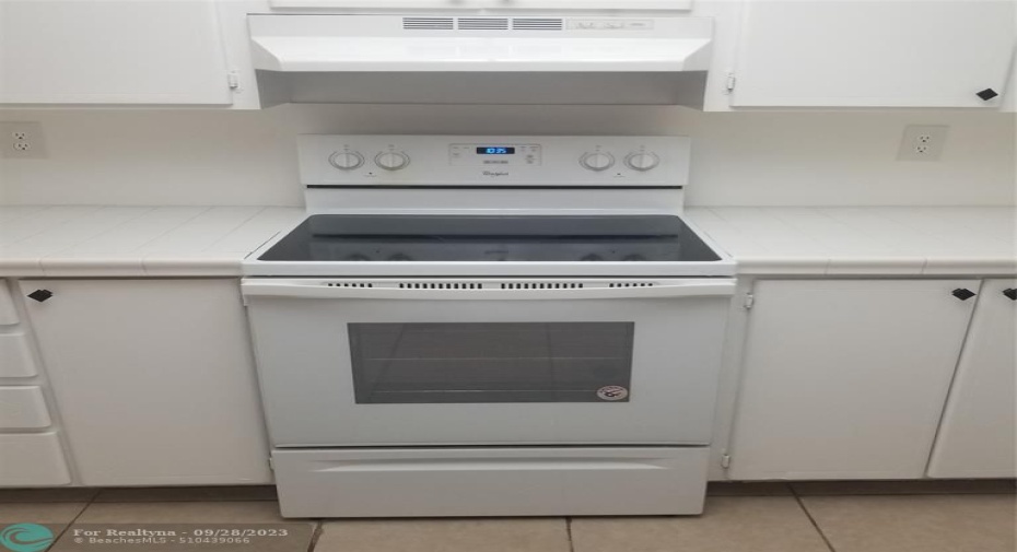 Newer appliances glass top oven/stove