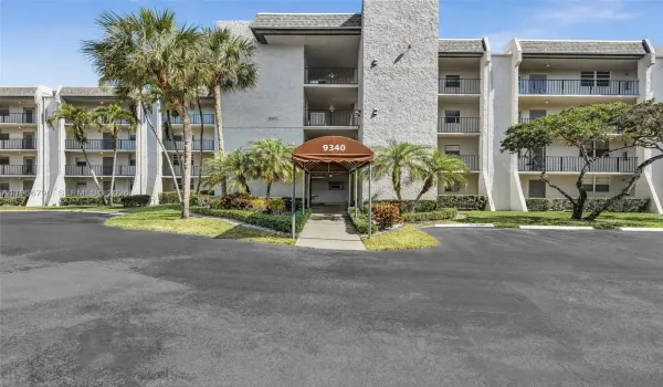 Welcome to 9340 Lagoon Pl, unit #303, Davie!