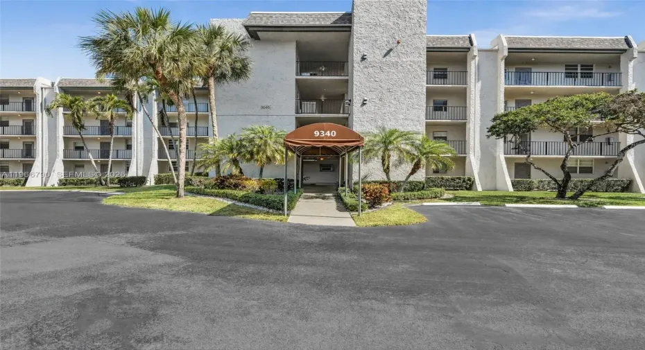Welcome to 9340 Lagoon Pl, unit #303, Davie!