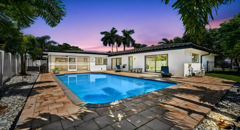 02_Twilight_Pool_Rear_Exterior