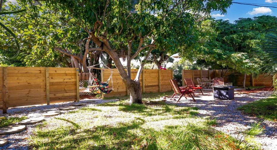 garden3_609SArnold Ave