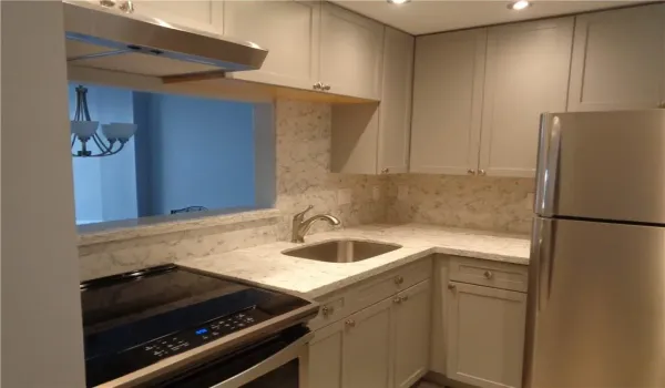 KITCHEN W/FULL BACKSPLASH
