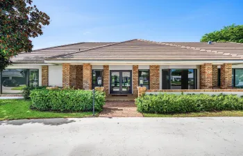 Welcome to 114 Glenbrook Ct! Inviting brick-lined porch