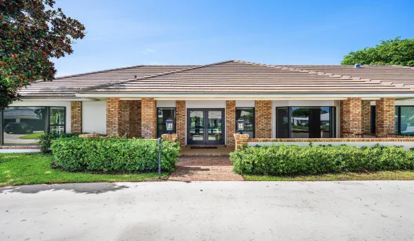 Welcome to 114 Glenbrook Ct! Inviting brick-lined porch