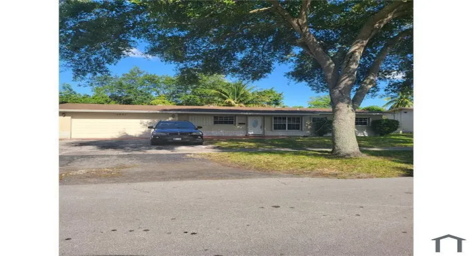 Plantation - Exterior Front
