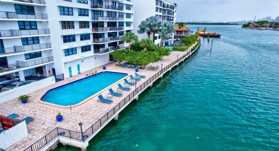 Canal Front//north view