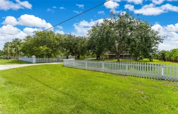 2.5 ACRES 4/4 WITH WIDE OPEN SPACES