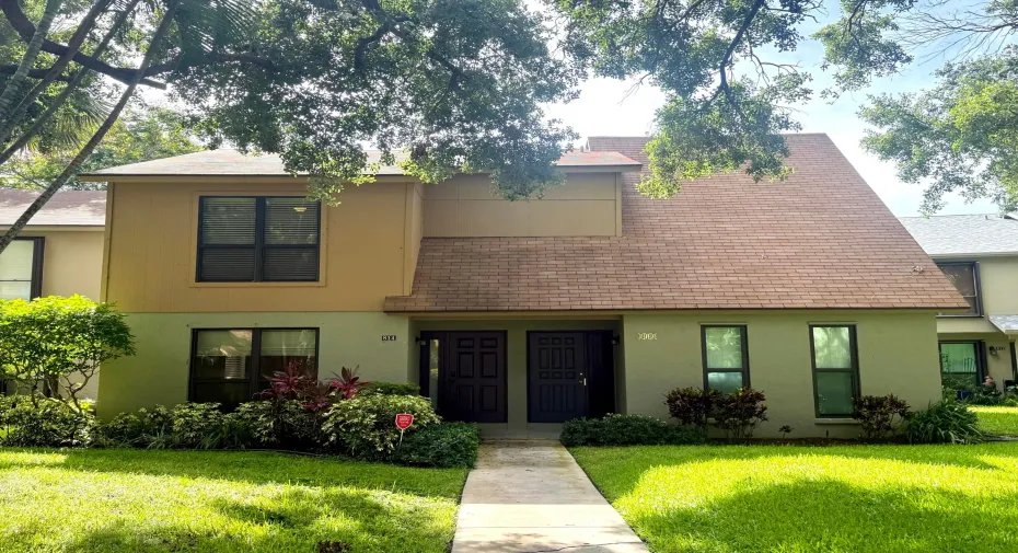 814 Sandtree Dr Front