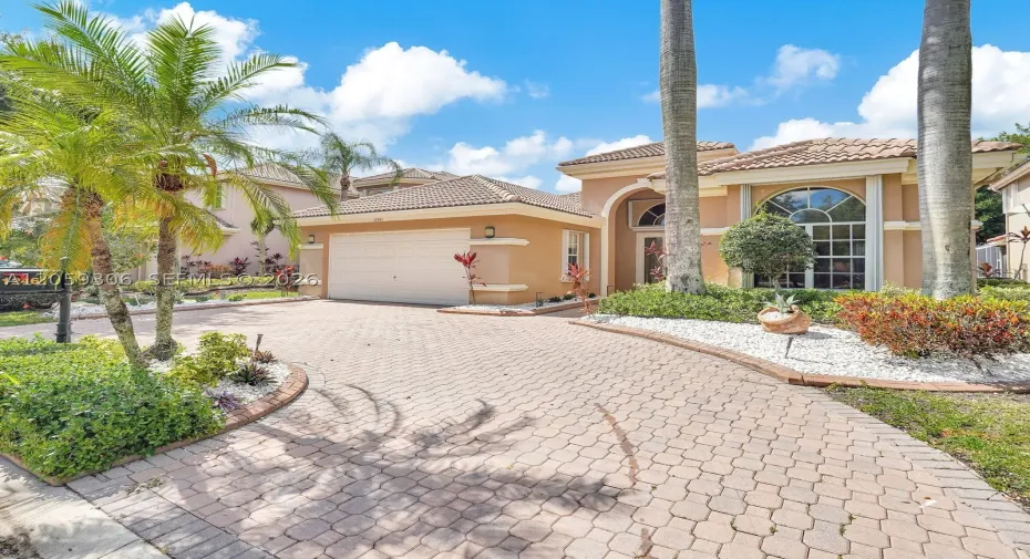 Horseshoe Driveway