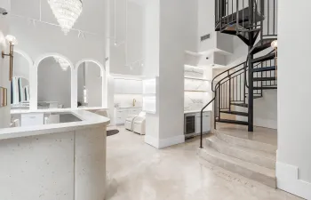 Stunning Open Designed Live/Work Space