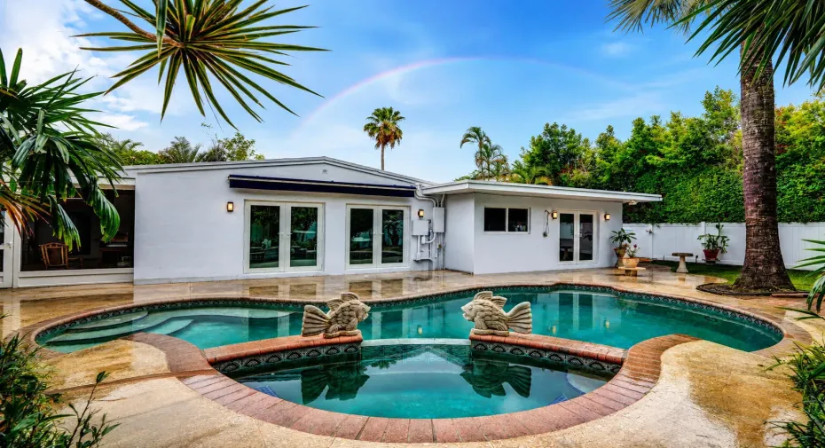 Tropical backyard escape
