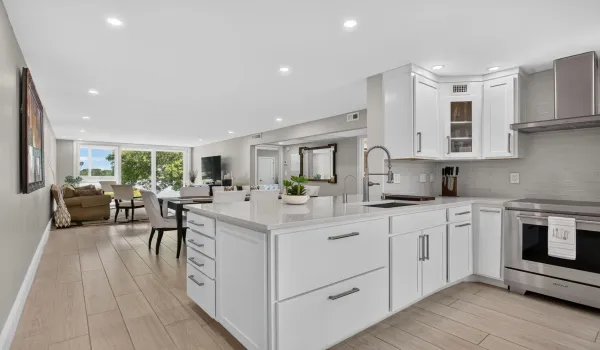 KITCHEN OPEN PASS THRU
