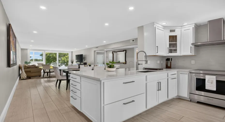 KITCHEN OPEN PASS THRU