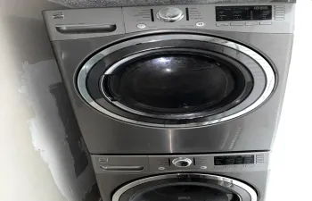 In-Unit washer/dryer