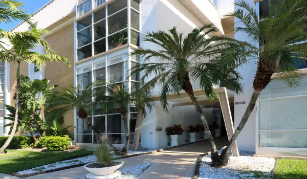 1 Facade