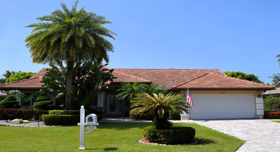 Single-story with integrated 2-car garage in non-HOA neighborhood