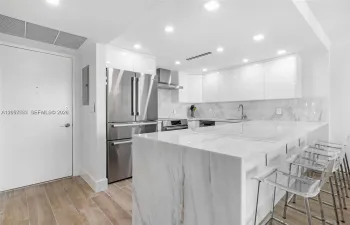 Kitchen - HighEnd finishes & Appliances * Bosch *