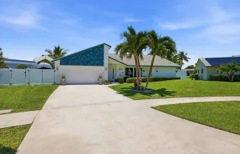 1401 SW 28th Terrace - Front 1