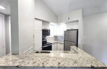 928_KItchen w Granite Counters3