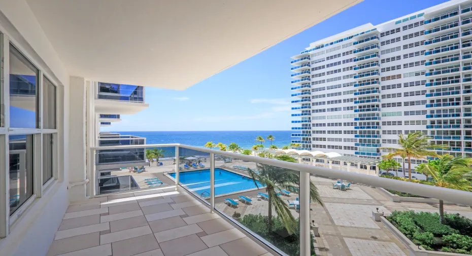 Pool:Beach View
