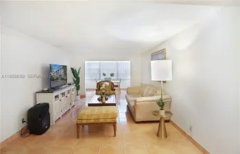 Listed for Sale Stunning unit in the heart of Plantation by Andrea Guzman
