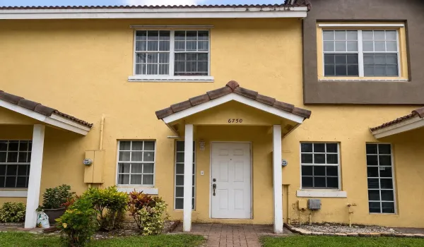 00-primary-exterior-6750