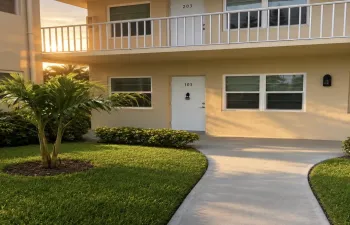 VISTA PALM LANE FRONT VIEW EAST