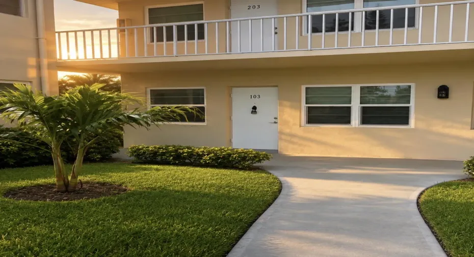VISTA PALM LANE FRONT VIEW EAST