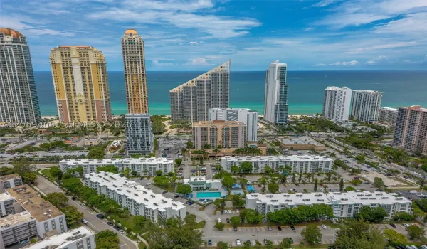 Walking distance to the beach