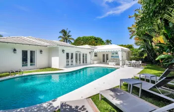 Exterior & Pool