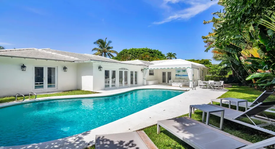 Exterior & Pool