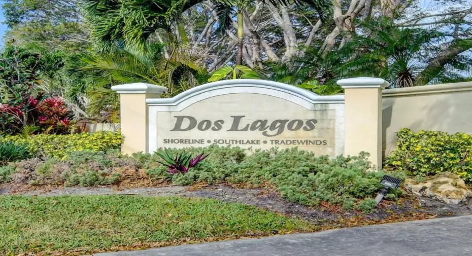 Dos Lagos sign