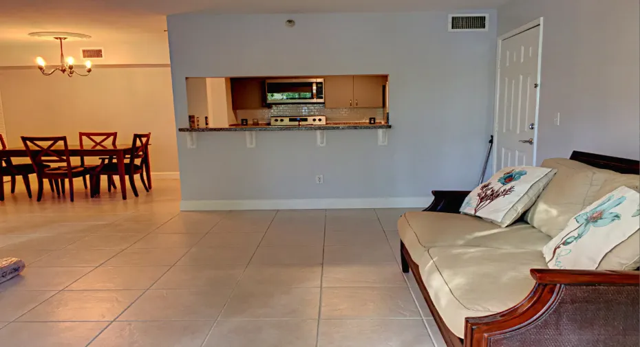 160 Beautiful open concept, new paint, k
