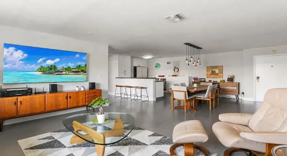 Living/Dining RM