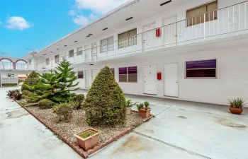 Welcome to Largus Condo in growing Hollywood area