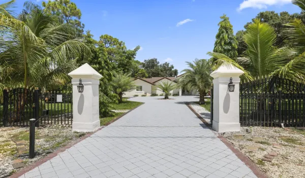 6344 NW 74th Terr - 4.jpg-SMALL