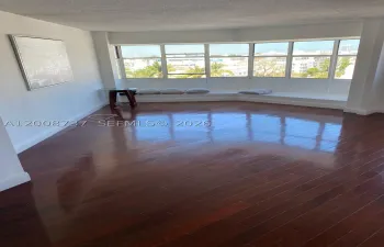 Extra room could be a second bedroom