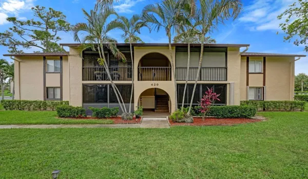 Condo For Sale in Pine Ridge Greenacres