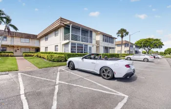 ENJOY THE FLORIDA LIFESTYLE HERE IN KINGS POINT