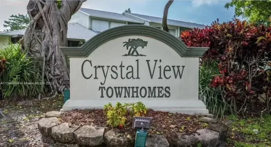 838 Entry Crystal Lake Dr Crystal Lake