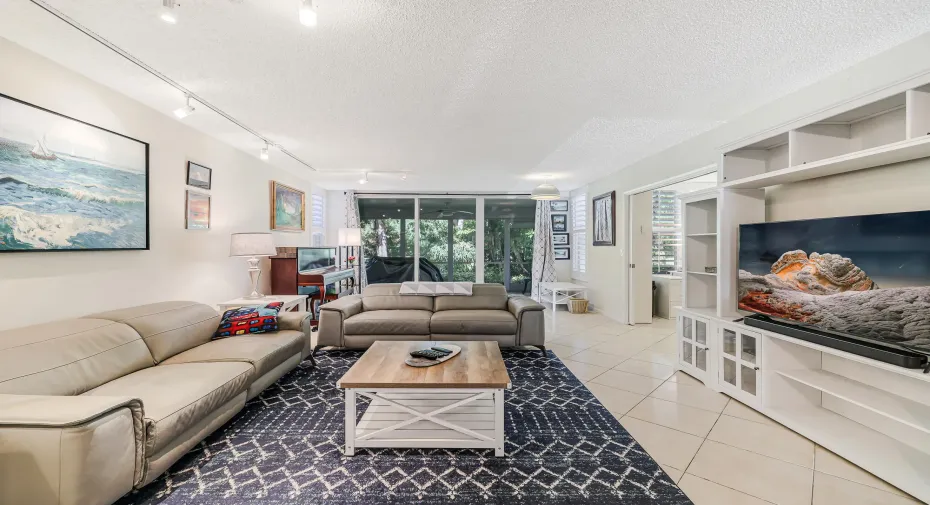 Very spacious living room