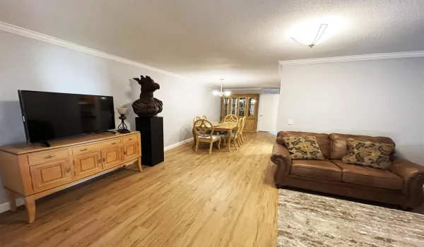 Entry to Dining
