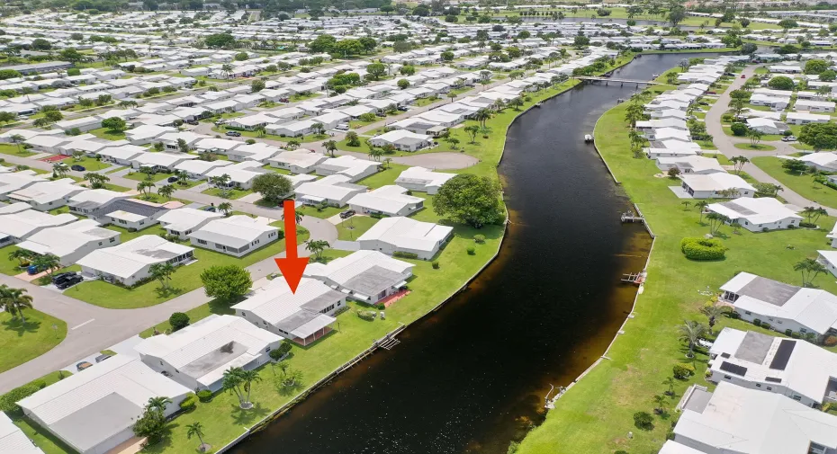 Fabulous location on the main canal.