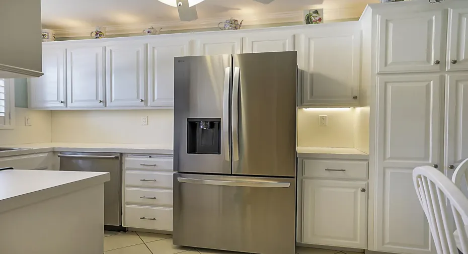 29_700_NE_Harbour_Terrace_Apt_231_29_mls