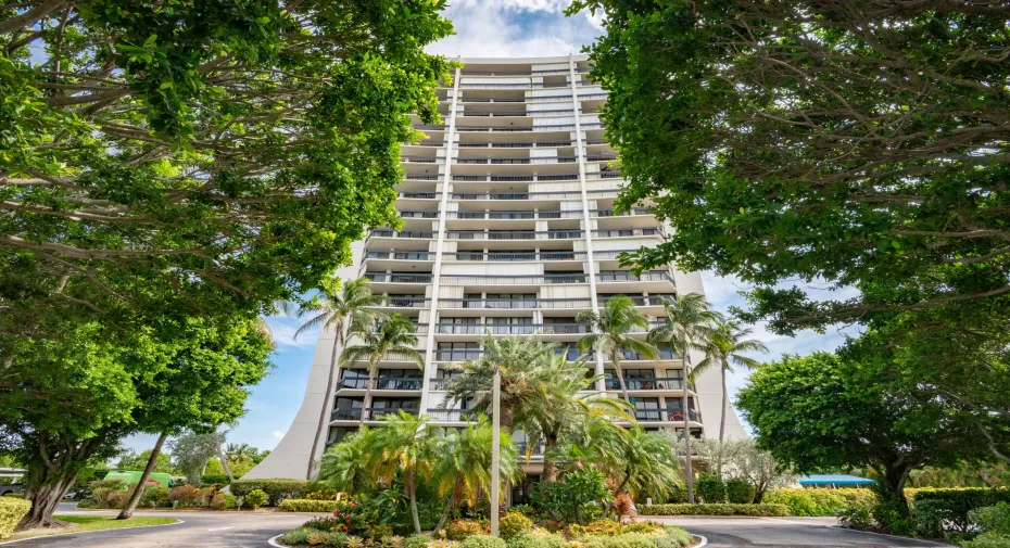 © Clark- 2400 Presidential Way 1505-023