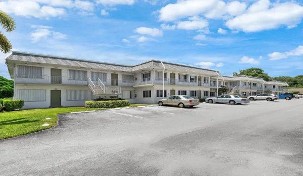 001-3160LakeOsborneDrive-206-LakeWorthBe