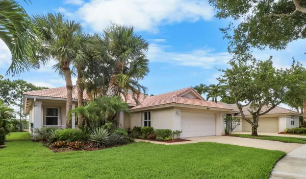 Hero Shot / Curb Appeal