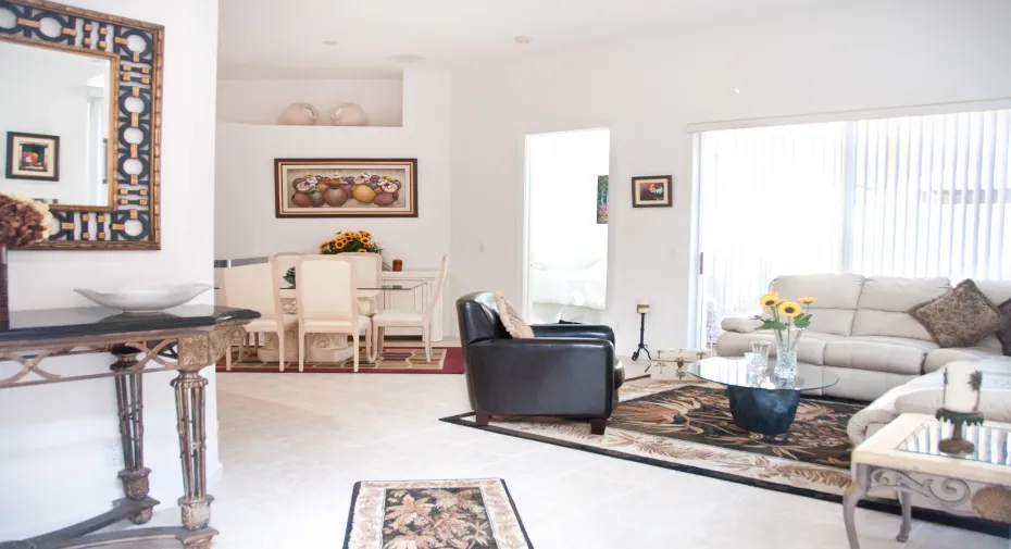 7684 Hummingbird Ct-living room-8752